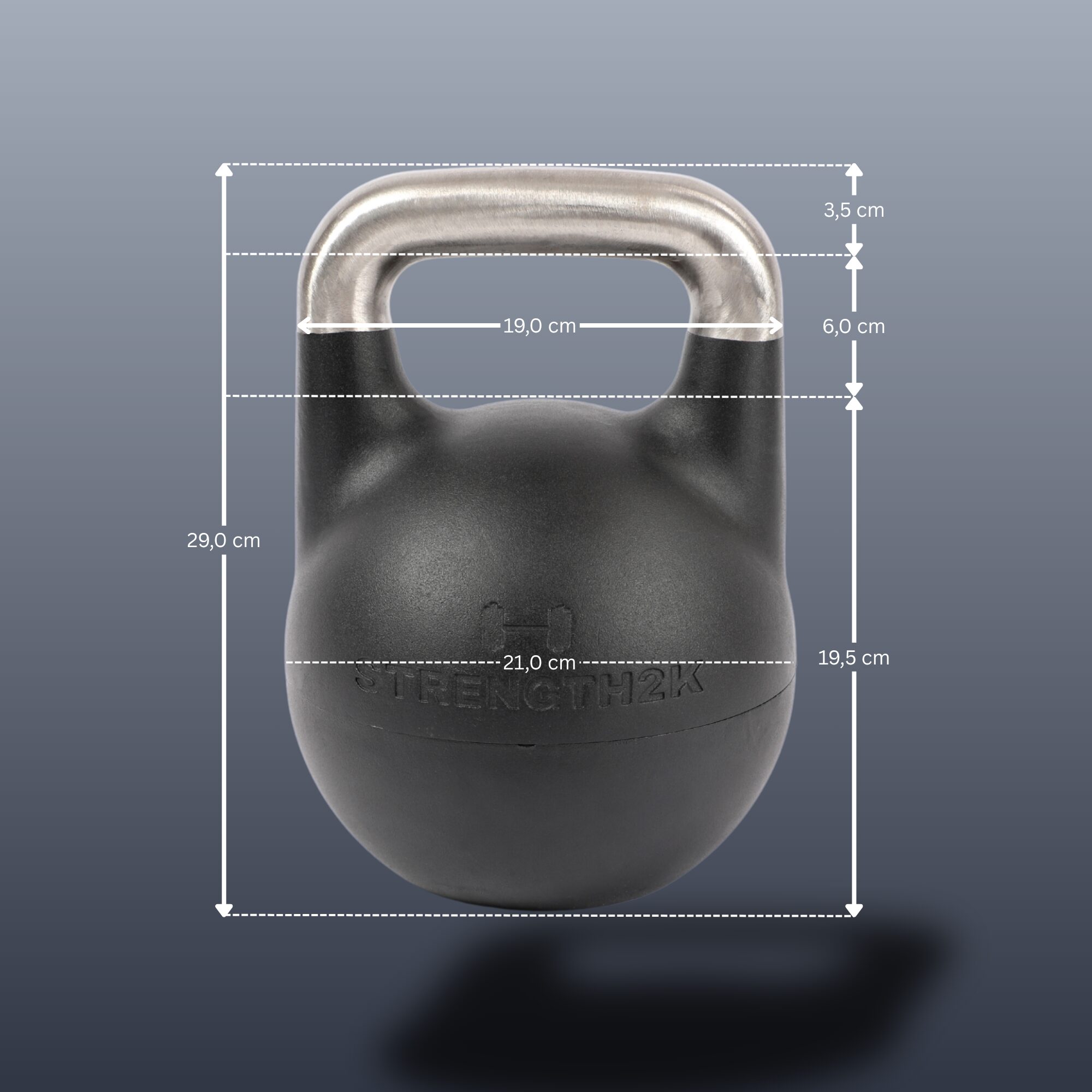 Maße der Strength2K Kettlebell: 29 cm Höhe, 21 cm Durchmesser, 19 cm Griffbreite